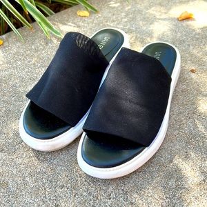 Vaneli black slides, size 8